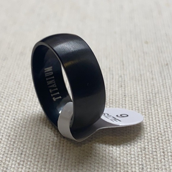 Titanium ring - Picture 2 of 3